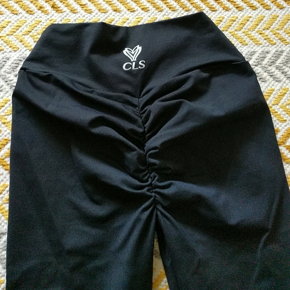 CLS Sportswear scrunch butt leggings